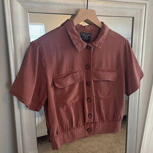 Abercrombie & Fitch Women's Salmon Short Sleeve Button Down Cropped Top Blouse